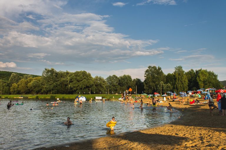 Természetes strandok a főváros közelében, ahol megmártózhatsz