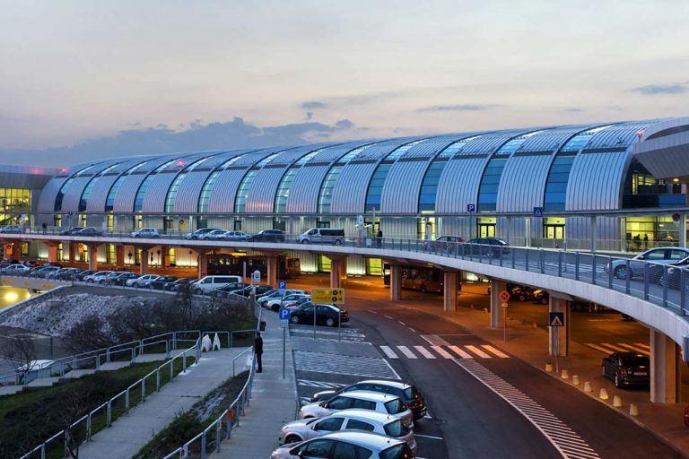 Megéri a reptéren dolgozni – Bérnövekedés és kibővített juttatási csomag a Budapest Airportnál