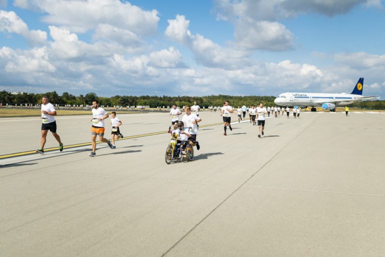 Közel 700 futó állt rajthoz a Budapest Airport kilencedik jótékonysági futóversenyén