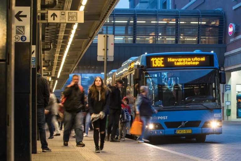 Júliustól teljesen megváltozik a 194M és a 136E buszok közlekedése