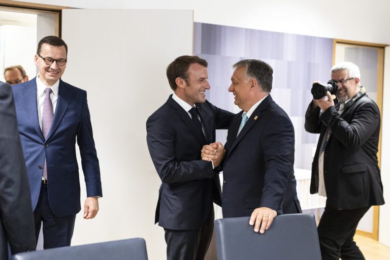 Emmanuel Macron hétfőn Budapestre látogat – Csak be ne ragadjon a dugóba! :)