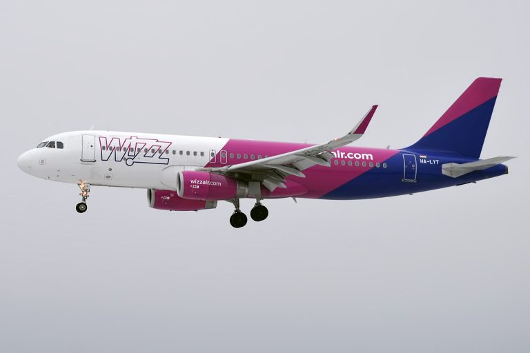 Törölte a Wizz Air a Budapestre tartó járatát, több száz utas rekedt egy londoni repülőtéren