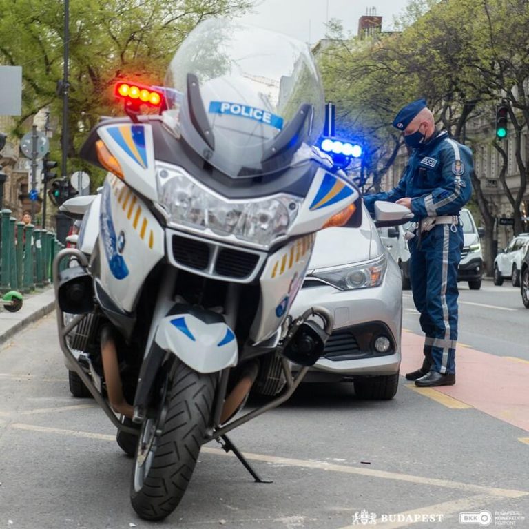 Össze-vissza van már felfestve egész Budapest – 31 bírság, 1 elfogás, 1 előállítás: a buszsávokat ellenőrizték a rendőrök