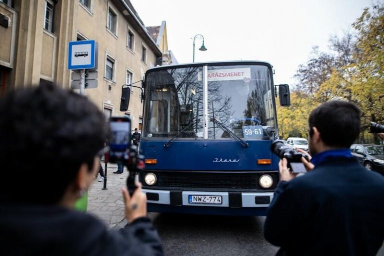 Búcsúznak a magas padlós buszok a 99-es vonaláról is