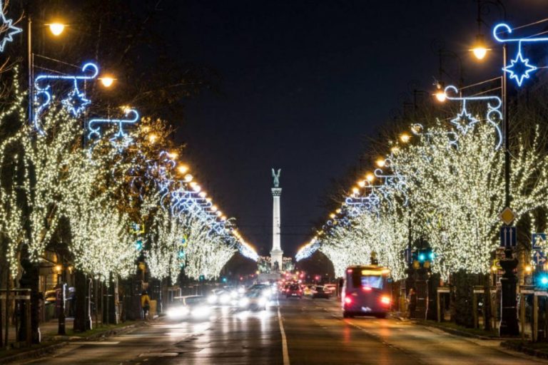 Ezt is elveszik a budapestiektől: nem lesz karácsonyi díszvilágítás Budapesten