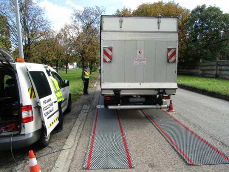 Tehergépjármű-ellenőrzést tartottak a kerületben a XVIII. Kerületi Rendőrkapitányság, valamint a Budapest Közút Zrt. munkatársai