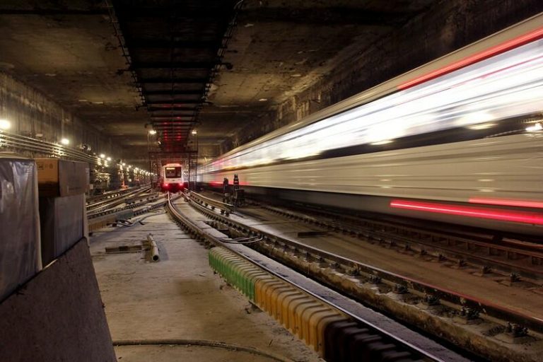 Januártól újabb két állomáson állnak meg a 3-as metró szerelvényei