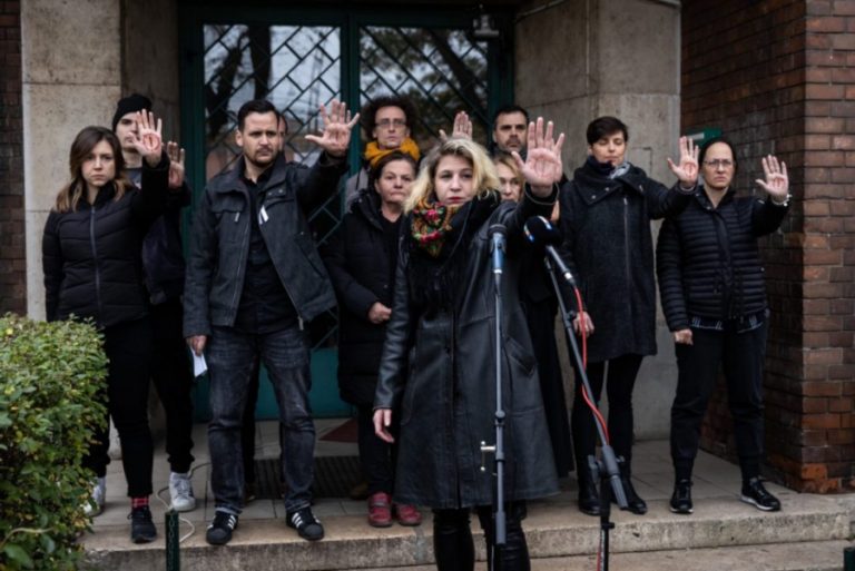 Újabb iskola csatlakozik a hisztériához – „Jelentem, a megfélemlítés sikerült: én félek, mi mindannyian félünk, és dühösek vagyunk” – Polgári engedetlenkednek a Nemes Nagy Ágnes Szakgimnázium tanárai is