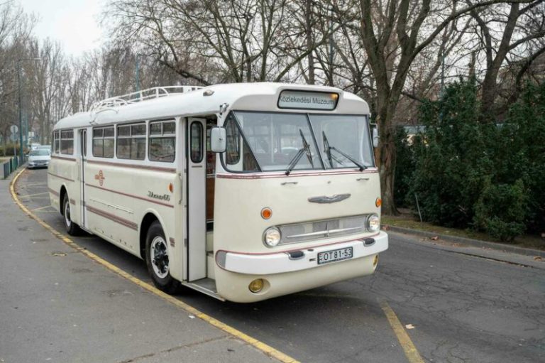 Nosztalgia élményutazás egy retro Ikarus 66-os busszal