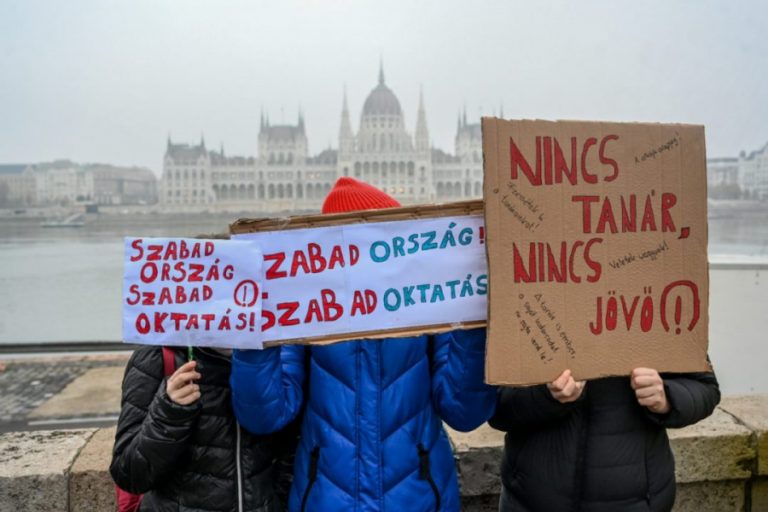 Tovább dagad a hisztéria – Tanárok a Tanárokért: 840 pedagógus vett részt a polgári engedetlenségben